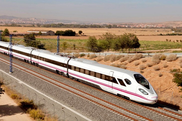 Iberdrola suministrará energía renovable para Adif