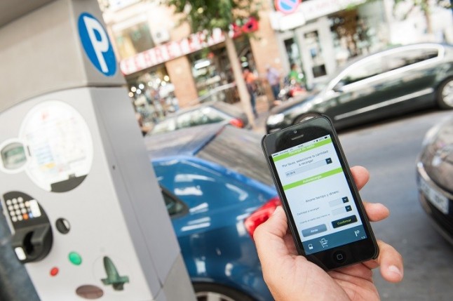 Las aplicaciones móviles para pagar en zona SER de Madrid podrán aplicar una comisión adicional a los usuarios