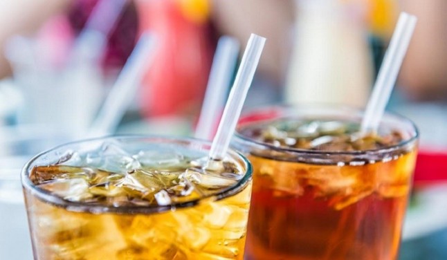 California dice NO a las pajillas de plástico