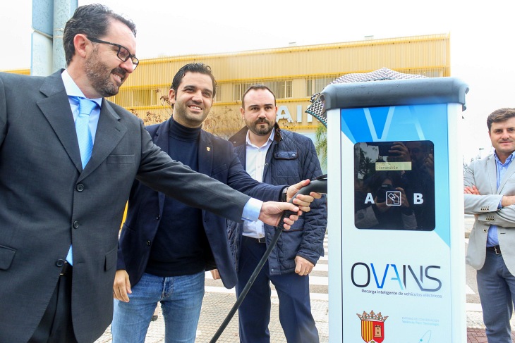 El Ayuntamiento de Paterna adquiere coches eléctricos y fomenta la implantación de tres puntos de carga