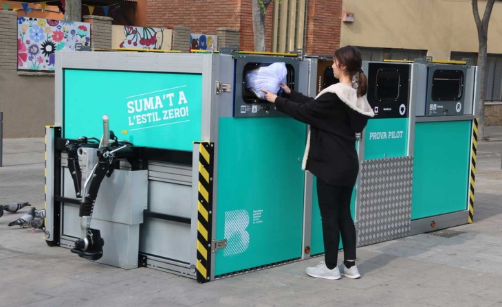 El sistema móvil de recogida selectiva de residuos en el Bon Pastor (Barcelona) es todo un hallazgo