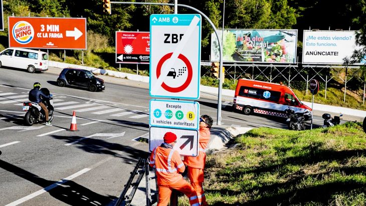 Barcelona implementa las señales de tráfico definitivas de la Zona de Bajas Emisiones