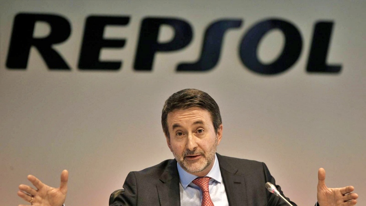 Repsol sigue ‘enredando’ con los coches con emisiones
