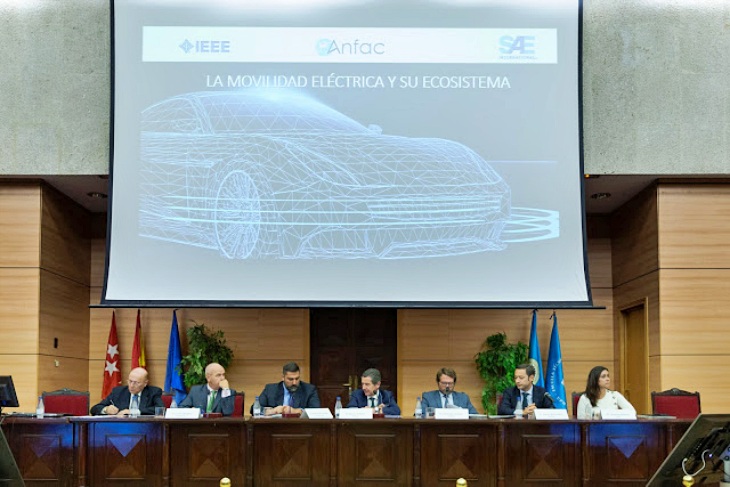 Fabricantes de coches exigen una ‘integración inteligente’ de la movilidad de cero y bajas emisiones