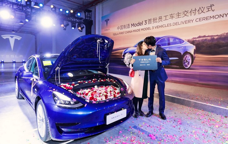 Tesla entrega los primeros Model 3 fabricados en China