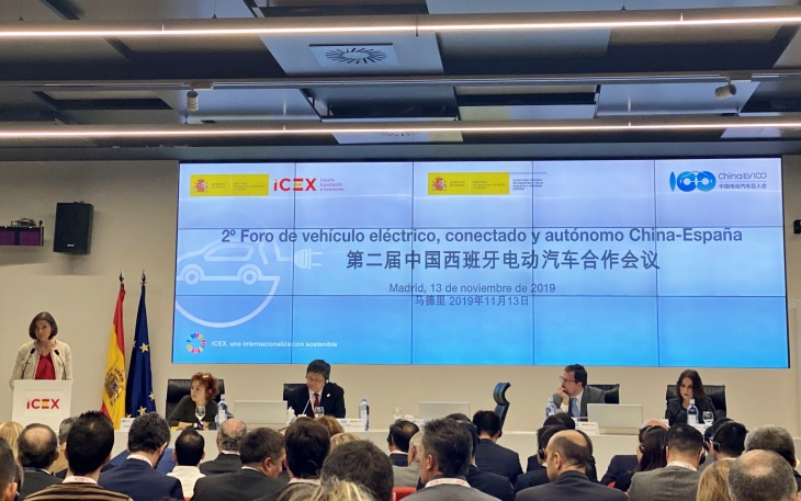 China está interesada en construir una fábrica baterías para coche eléctrico en España