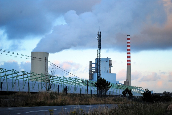 Los residuos en forma de ceniza que dejan las centrales de carbón sirven para producir un hormigón más duradero y libre de grietas