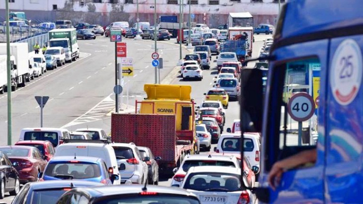 Minimizar el cambio climático en Canarias debe implicar reducir notablemente el número de coches y apostar por el transporte colectivo