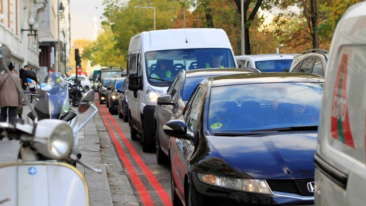 Polémica a cuenta de los controles de los distintivos medioambientales en Madrid