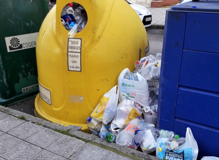 Los envases de plásticos de un solo uso llena los hospitales asturianos