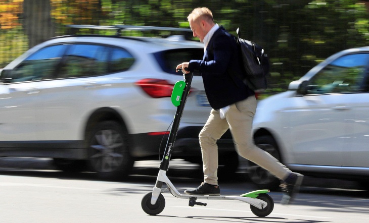 Las ciudades de Galicia ya trabajan en la regulación de los patinetes eléctricos