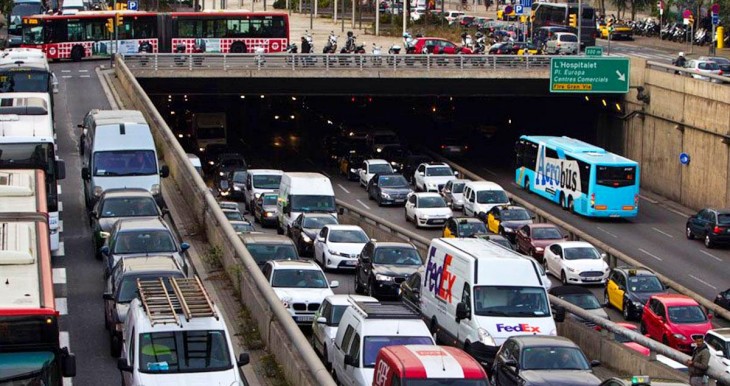 El tráfico en la ciudad de Barcelona es el más congestionado e insostenible del país