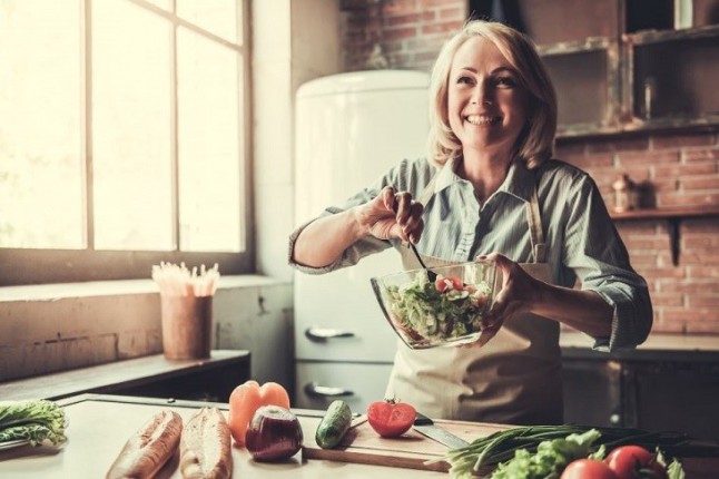 Con la menopausia te aconsejamos que comer de forma saludable