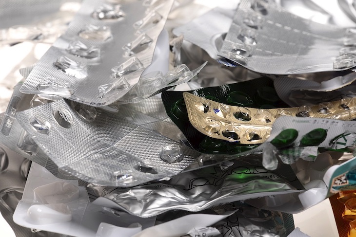 Tecnología verde para eliminar los vertidos de residuos farmacéuticos del agua en pocas horas