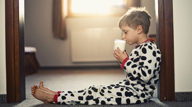 La leche de vaca no engorda a tu hijo y es muy saludable