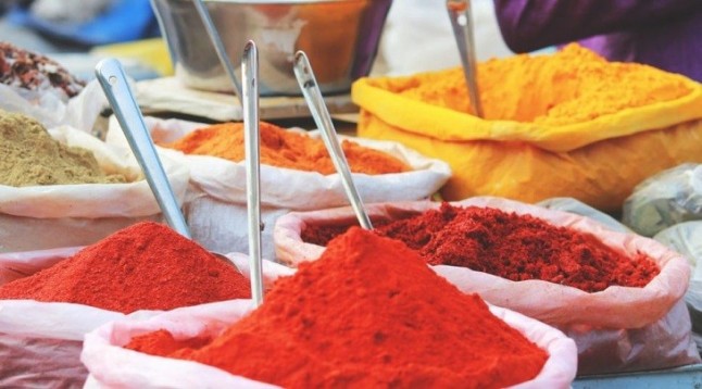 Ojito con el colorante alimentario E-102