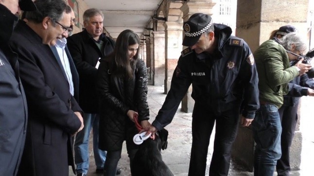 La Policía Local de Torrelavega ya dispone de 5 lectores de microchips de mascotas