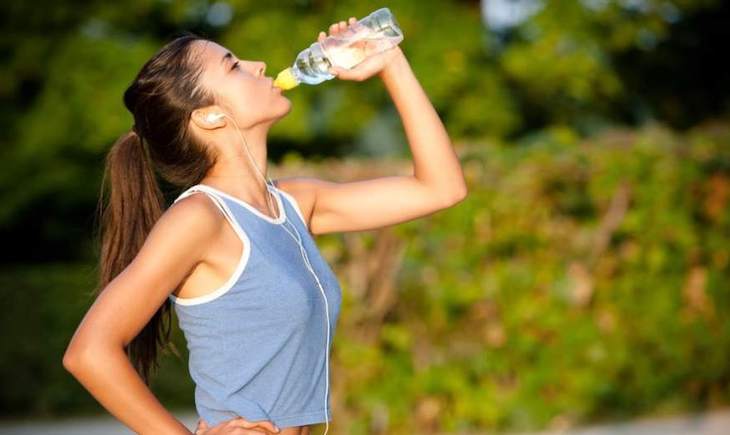 Agua mejor que bebidas isotónicas