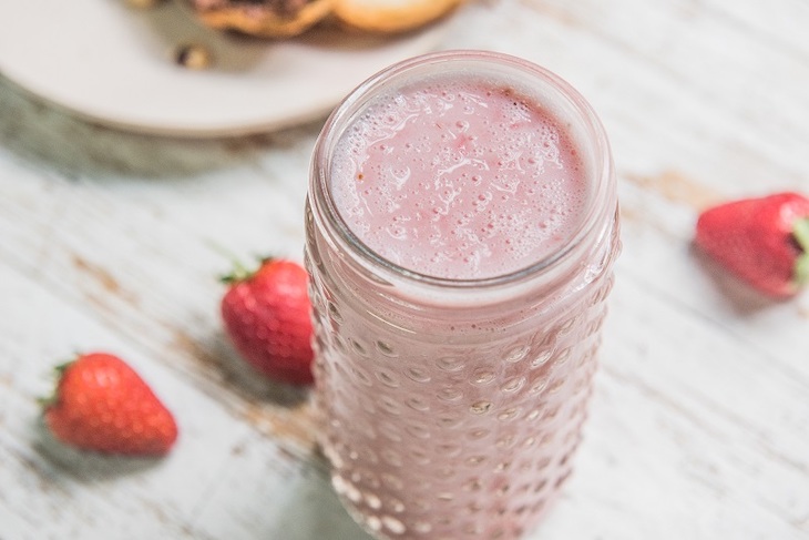Hazte un batido saludable y cremoso de fresa