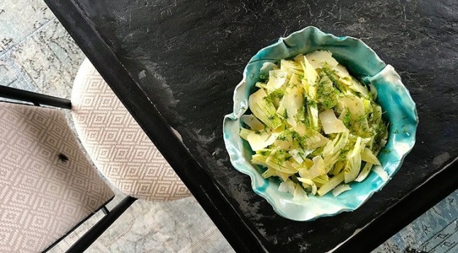 Ensalada de hinojo con parmesano con mostaza y miel