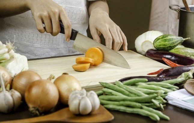 Una alimentación saludable debe ajustar la cantidad y calidad de nutrientes para cada persona