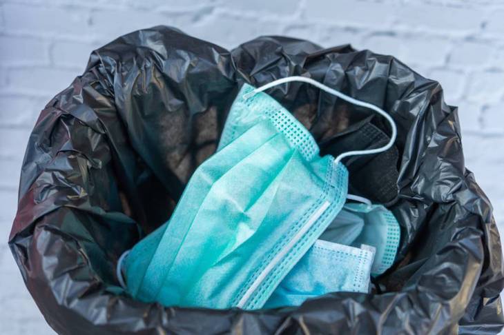 Tira a la ‘basura’ los guantes del COVID-19