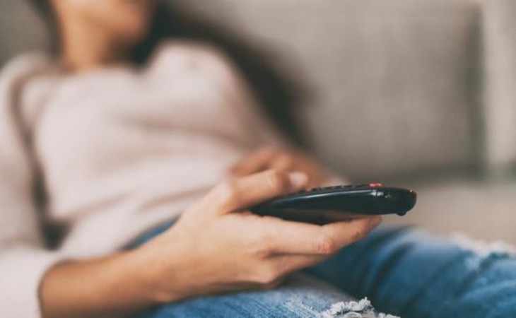 El abuso televisivo y las RRSS te hacen menos feliz con el COVID-19