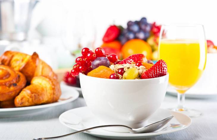 Cuando desayunas normalmente puedes saltarte algunos de los 10 mandamientos saludables