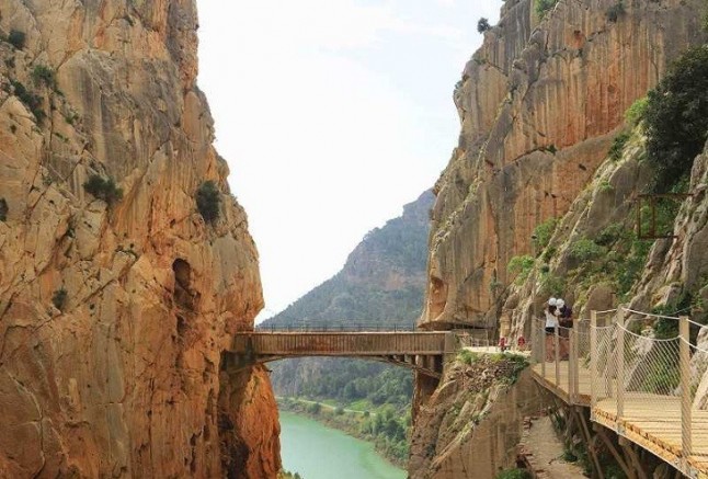 Caminito del Rey pone a la venta más de 1.000 entradas para la sensibilización de la lucha contra la leucemia