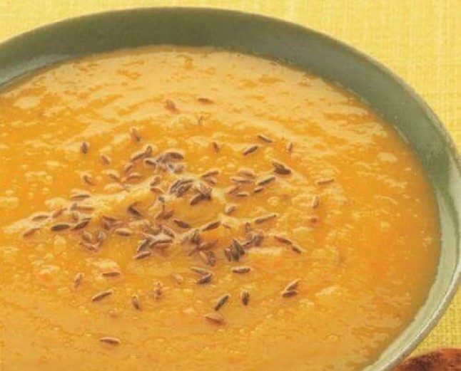 Caldo caliente de chirivía picante