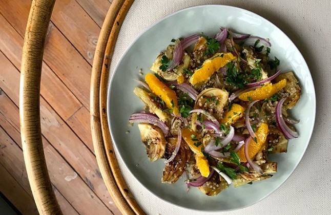 Batiburrillo de hinojo con naranja y quinoa