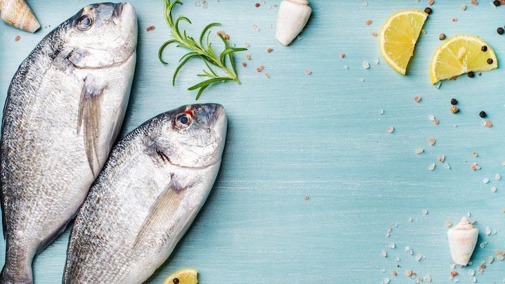 Para proteger el cerebro de la contaminación del aire incluye el pescado en tu dieta saludable