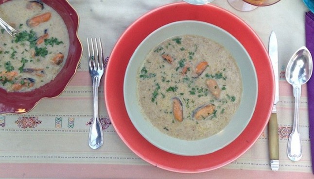 Caldo de cebolla y mejillones