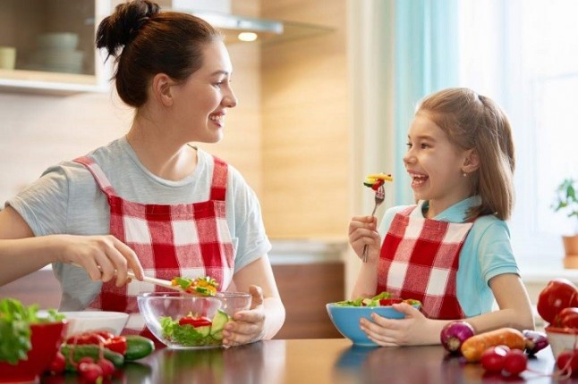 Cuidado con los influencers y la alimentación no saludable de tus hijos