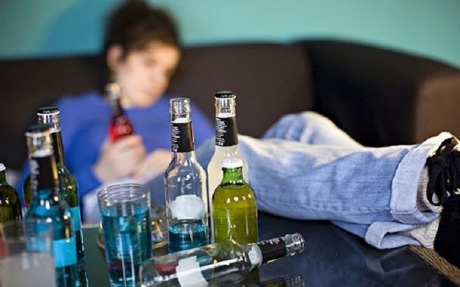 El PP reclama lo que no hizo durante varias legislaturas al Gobierno del PSOE una ley contra el consumo de alcohol entre menores