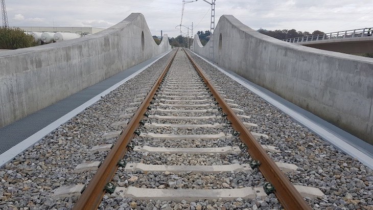 Adif prepara una nueva emisión de deuda verde para enero tras renovar un programa de 8.000 millones