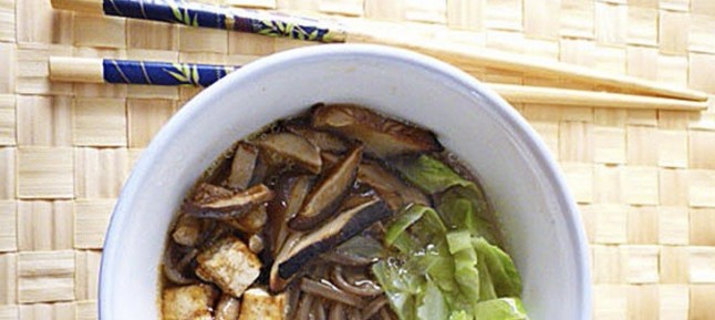 Sopa Oriental con tofu y verduras