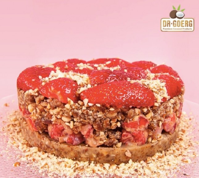 Tarta de fresas con almendras