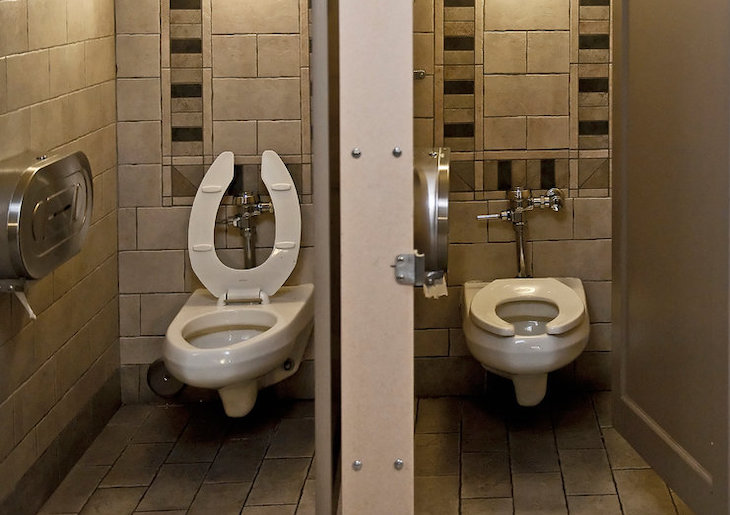 Siempre que puedas evita los baños públicos