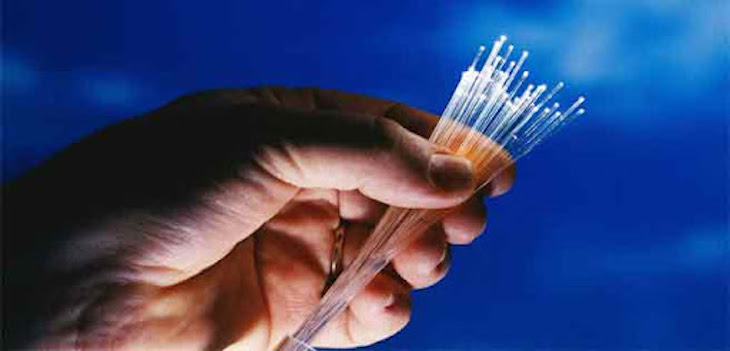 Tecnología verde transforman fibras ópticas y convierten agua en combustible solar