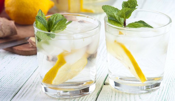 Tomar bebidas ácidas es una mala idea para tus dientes