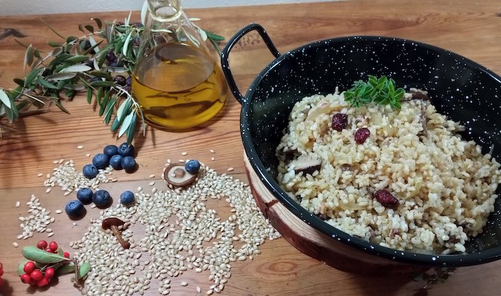 Delicioso plato de arroz integral frito con setas de la mano de ‘El Cantero de Letur’