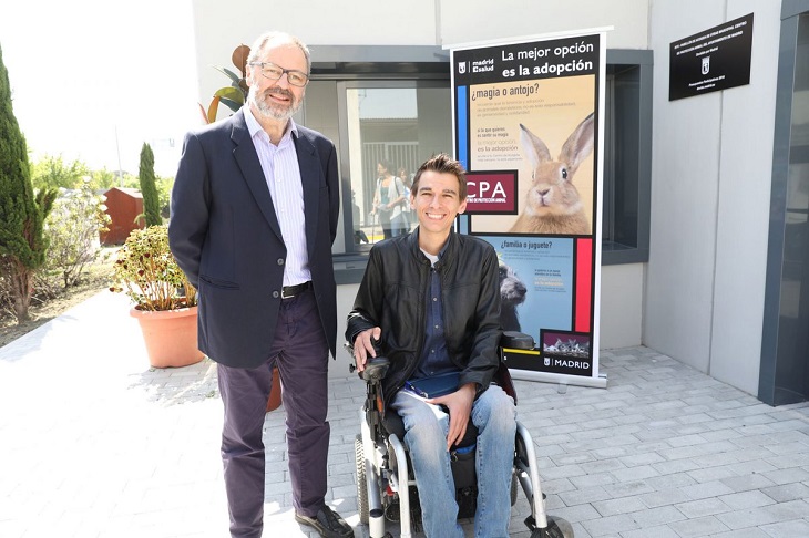 El Centro de Protección Animal de Madrid estrena pabellón para aves de corral