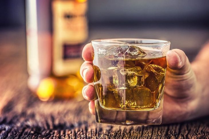 COVID-19 y el consumo excesivo de alcohol