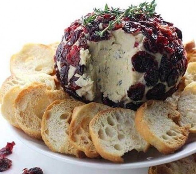 Queso redondo vegano de arándano y tomillo