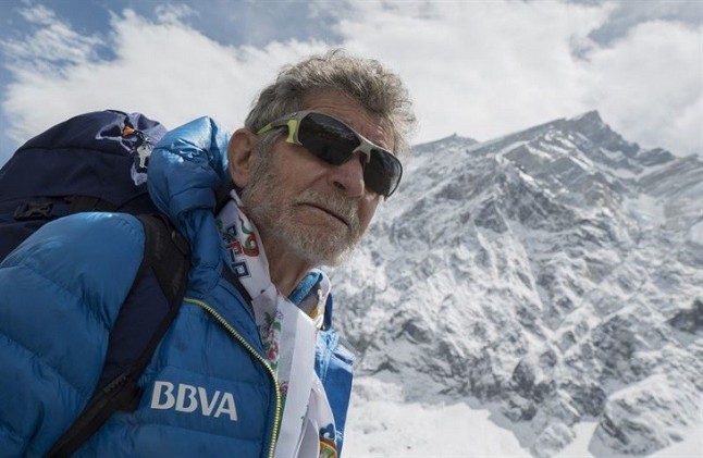 El alpinista Carlos Soria llega al campo base del Dhaulagiri