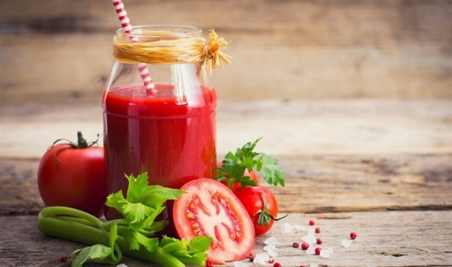 Si quieres rebajar la hipertensión tomate un buen zumo de tomate sin sal