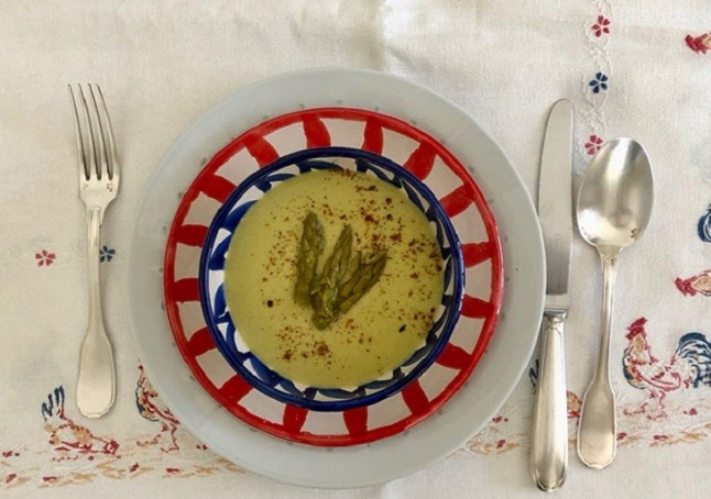 Crema de espárragos con queso parmesano