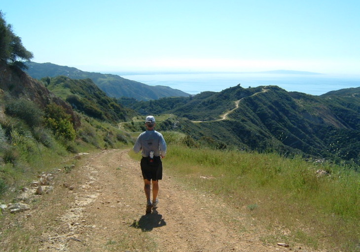 Una mayor ingesta de carbohidratos reduce el daño muscular de los corredores de maratón de montaña