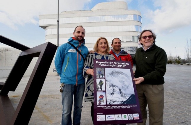 Una expedición granadina intentará coronar por primera vez la séptima montaña más alta del mundo